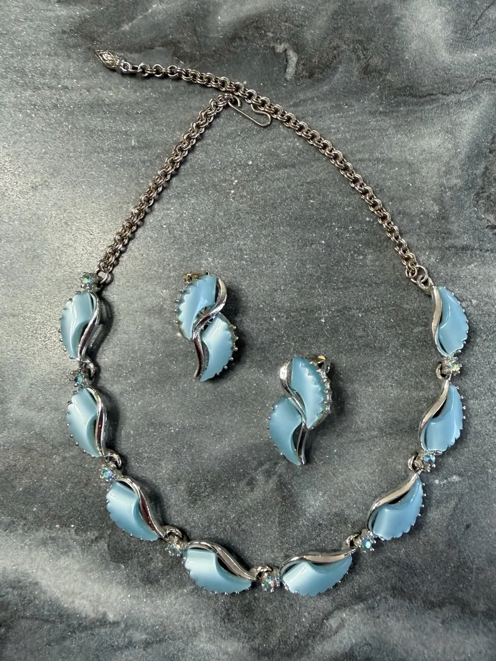 Vintage Baby Blue Thermoset Moonglow Lucite Necklace Clip on Earrings Set - Picture 4 of 10